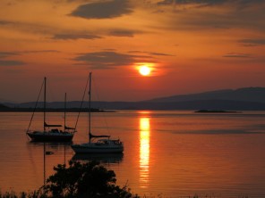 3 Bedroom Waterfront Cottage in Connel near Oban, Argyll, Scotland